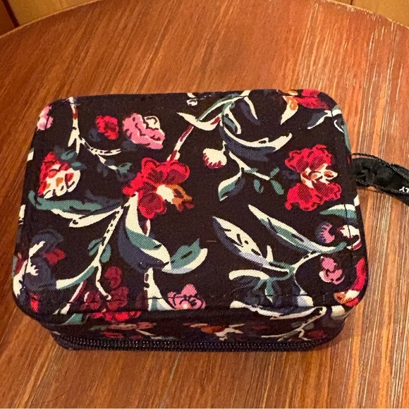 Vera Bradley Travel Pill Case Perennials Noir NWT - Picture 2 of 8